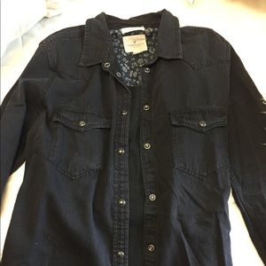 American Eagle button up top